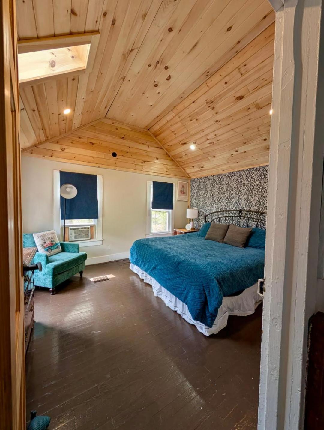 Holiday home Charming 120-year-old By The Creek. Starlight